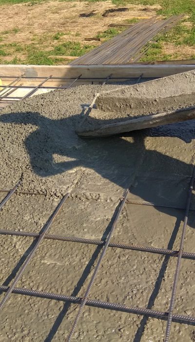 Concreting the reinforcement belt of the building on the territory of the country settlement 2018